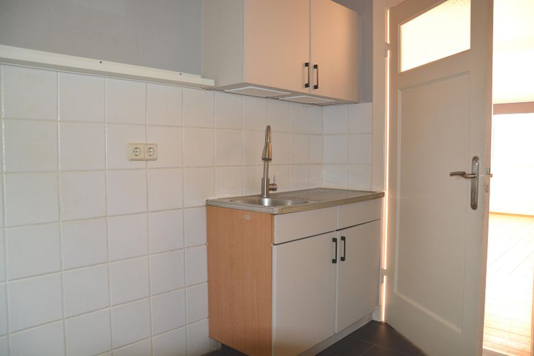 2,5-Zimmer-Dachgeschoss-Wohnung – Küche