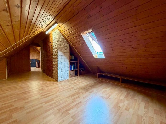 Wohnhaus mit mehreren möglichen Wohneinheiten und separatem Nebengebäude auf ca. 1110 m2 Grundstück – Foto 12