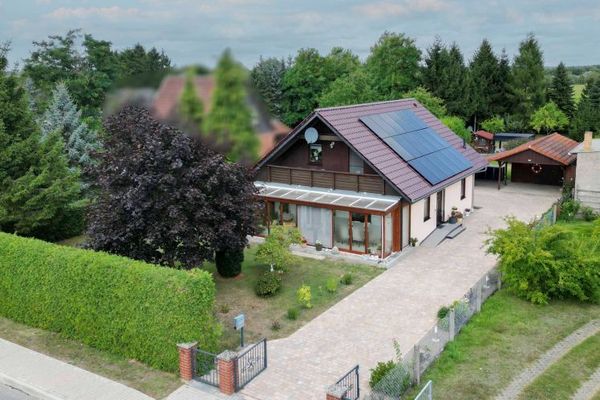 Maison modernisée avec piscine & installation photovoltaïque – Habiter au cœur du paysage lacustre de Priepert