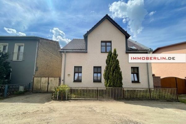 IMMOBERLIN.DE - Sanierungsbedürftiges Haus mit Nebengebäuden & Südgarten in naturverbundener Lage