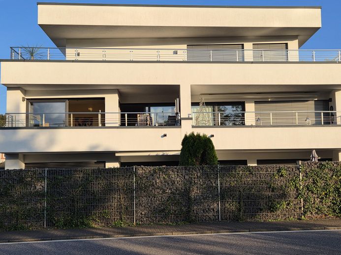 Vivienda en propiedad con rehabilitación energética integral y equipamiento de alta calidad – Außenansicht