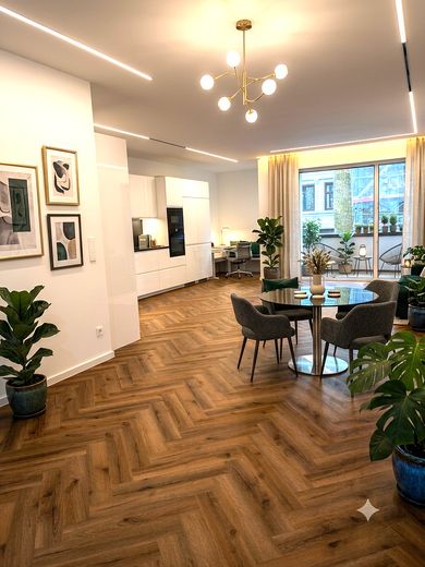Tranquillo e moderno appartamento di 4 locali ad Amburgo Eimsbüttel, vicino alla stazione della metropolitana U-Christuskirche – Wohn-Essbereich 1