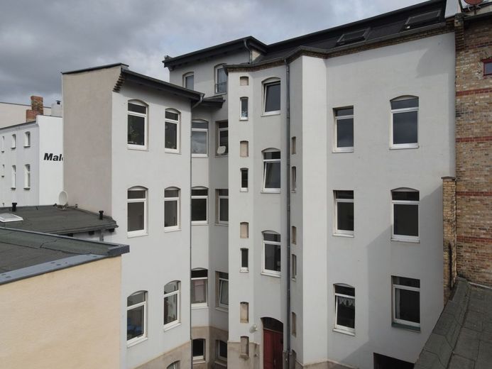 Gut geschnittene 3-Raumwohnung nur unweit vom Hauptbahnhof! – Rückansicht