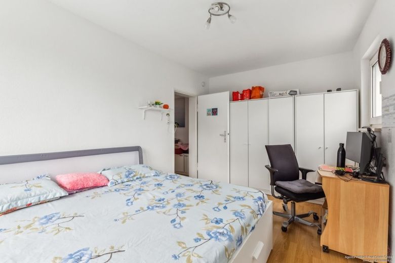 En iyi konumda yatırım fırsatı: Parkstadt Bogenhausen'de yeşil manzaralı kiralık 3 odalı daire – Schlafen