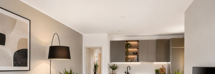 Nähe Mediaspree: Helle, moderne 2-Zimmer-Altbauwohnung mit Westbalkon, mögliche Bruttorendite 4,10 %