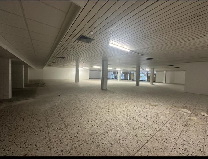 Ladenlokal Einzelhandel Halle Lager Praxis Gewerbe Gastro Sporthalle Freizeit zu vermieten – Foto 19