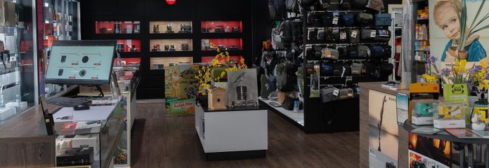 Ground-floor retail space, 158 m², large shop windows near the main railway station, commission-free (owner), available immediately