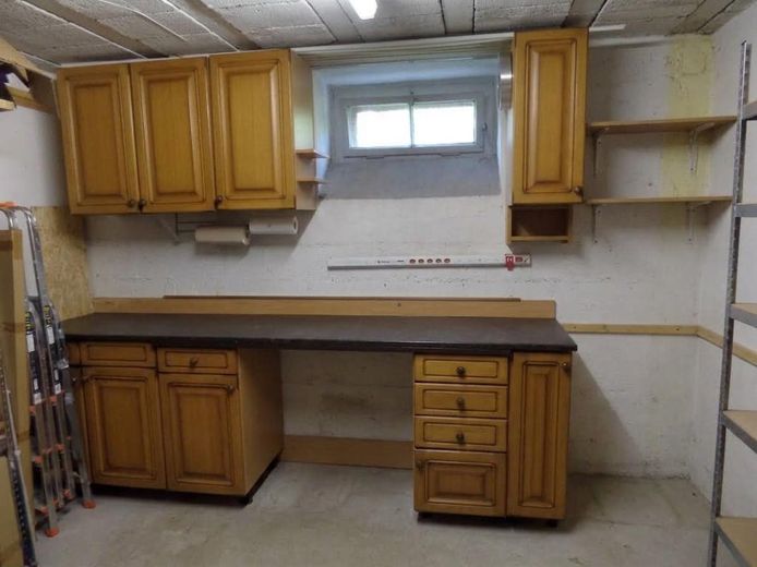 Ekskluzywne, odnowione 3-pokojowe mieszkanie – stylowo umeblowane i gotowe do zamieszkania! – Keller