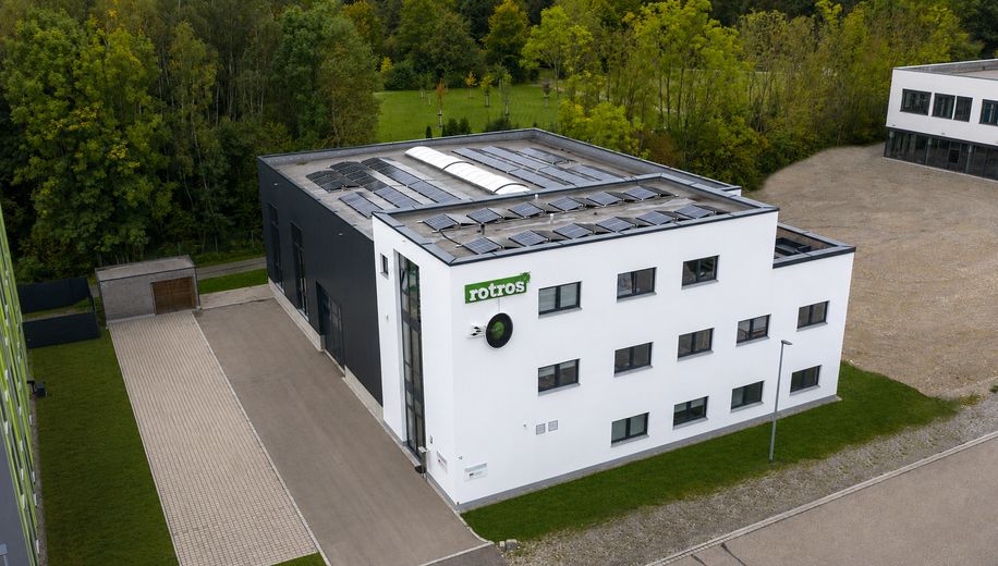 Eigenständige, hochwertige Gewerbeeinheit mit Halle, Büros & Galerie – direkt an der B12 – 2 Drohne