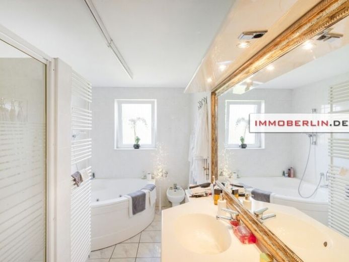 IMMOBERLIN.DE - Storico podere a quattro lati con potenziale di personalizzazione su ampio terreno – Foto 1