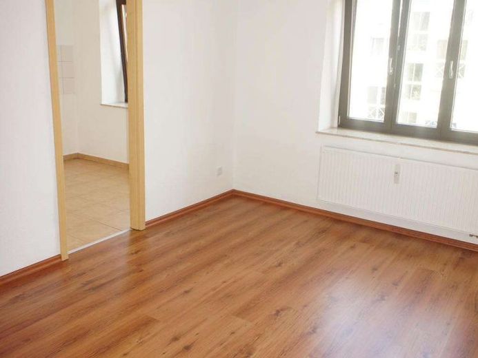 Frei ab 1.10.26 - modernes Laminat - in ruhiger Lage – Foto 1
