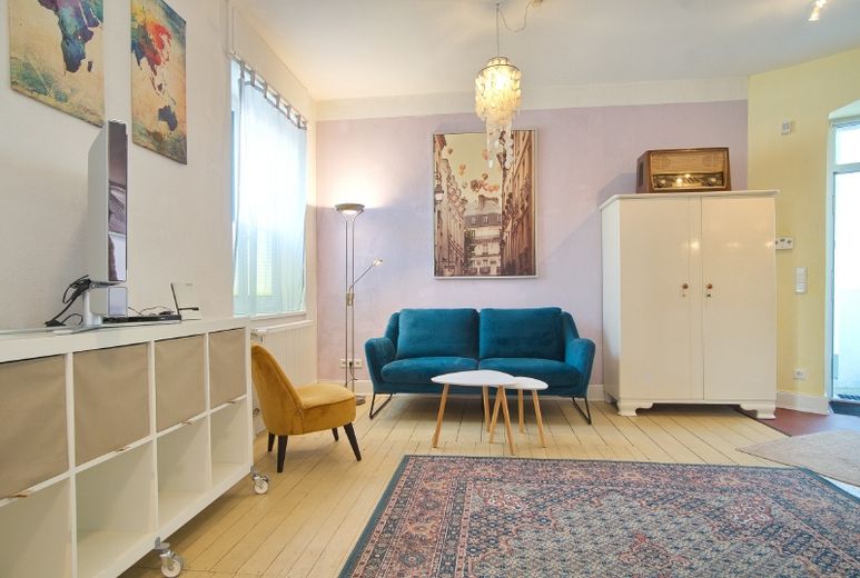 Komplett eingerichtete kleine Wohnung mitten in Rüttenscheid, PKW-Stellplatz möglich! – 8ea23c643919262f2f29db81db53a2bcebc9631c.jpg