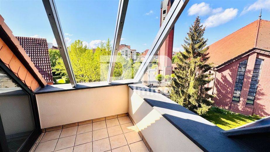 Schön zentral gelegenes Büro mit Balkon und Tiefgaragenstellplatz – Raum 2 groß / Zugang Balkon