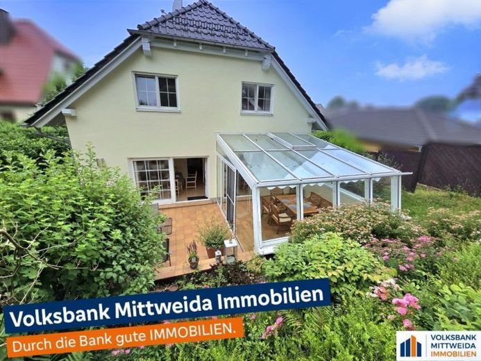 Exklusives Einfamilienhaus mit Doppelgarage, Gartensauna, Kamin und überdachtem Pool! – Foto 1