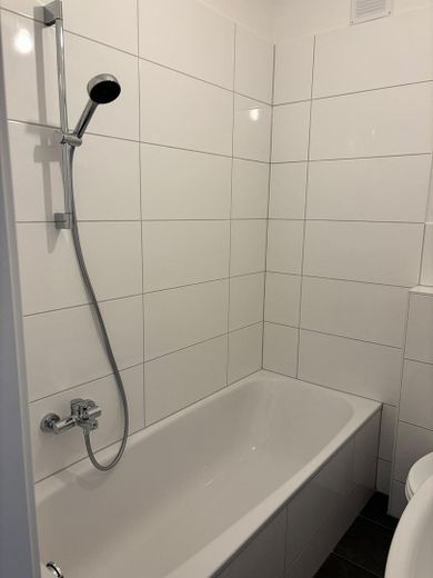 Ideale 2 Zimmer Single-Wohnung – Badezimmer