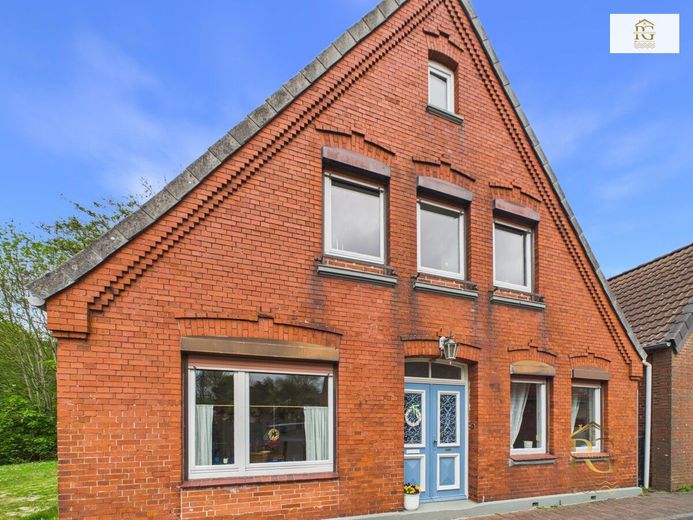 Charmantes Einfamilienhaus mit separater moderner Ferien-Wohnung in Neuhaus (Oste) Nordseenähe-Fewo sofort vermietbar – Haus Ansicht vorne