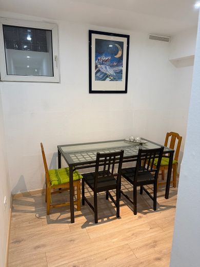 Apartamento amueblado de 3 habitaciones, cocina y baño – Foto 2