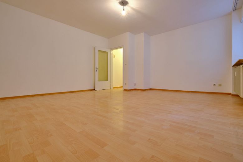 Große 1-Zi-WH mit separater Küche und Balkon - absolut zentral – Zimmer
