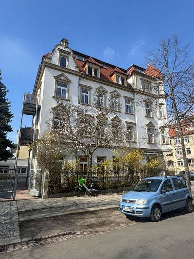 Dresden, ETW im Stadtteil Striesen, Nähe Blaues Wunder – Erker rechts 2. Stock