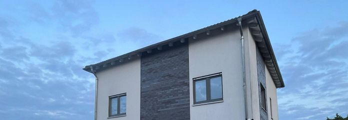 Freistehende Stadtvilla in Premium-Lage – Straßenansicht