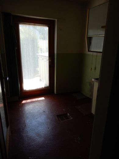 provisionsfrei / RMH in ruhiger Waldrandlage / renovierungsbedürftig – Waschküche / Keller