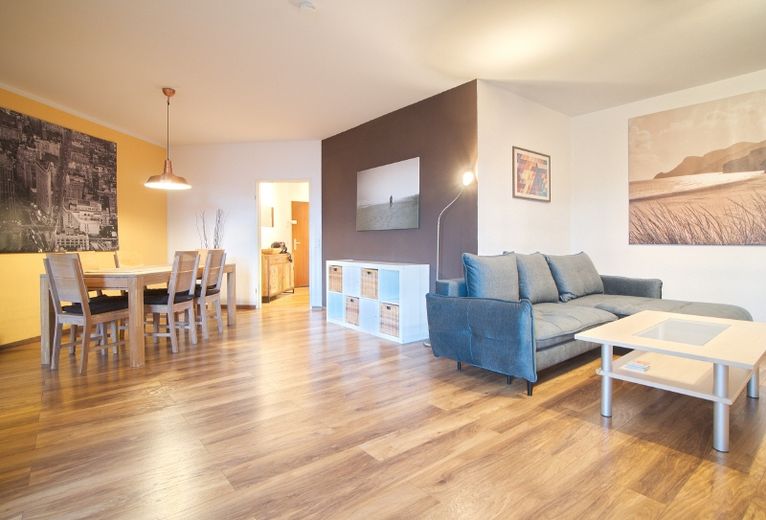 Großzügige Wohnung mit kompletter Ausstattung, Balkon, Tiefgaragenstellplatz, Laufnähe zum Hauptbahnhof und Isenbergviertel – 46bddea65ad905f32ff9a7ab1bcdfe9a0ca33ef3.jpg