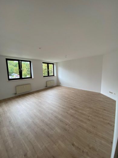 Mönchengladbach-Giesenkirchen: 3-pokojowe mieszkanie z loggią do wynajęcia – Wohnzimmer