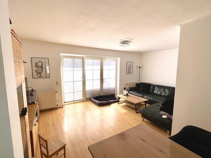 Maison mitoyenne dans un secteur à circulation apaisée – Wohnzimmer