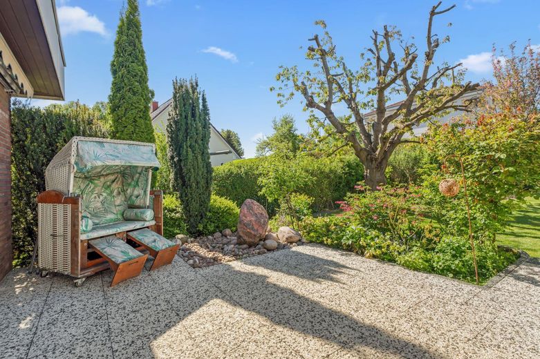 مبنى سكني متعدد الوحدات مع وحدتين سكنيتين في لوبيك من المالك الخاص - فسيح، مرن، مميز – Garten