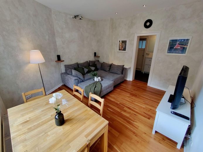 Provisionsfreie, modernisierte 3-Zimmer-Eigentumswohnung in Hannover/Südstadt-Bult – Wohnzimmer