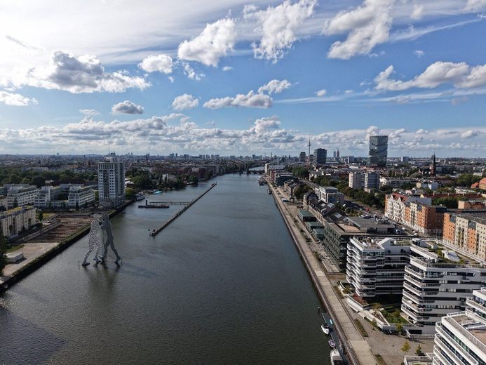 Vistas directas al Spree | 107 m² disponibles para ocupar | Ascensor | Sin comisión | 3–4 habitaciones – Umgebung