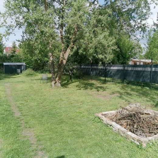 Wohlfühllage: Malerisches Baugrundstück – Grünfläche 1