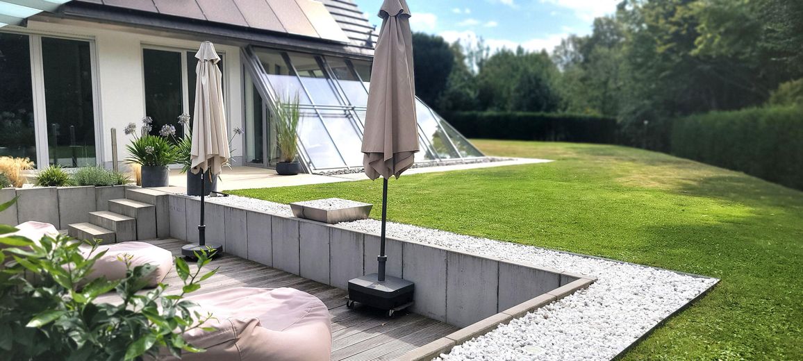 mit Blick in den Garten