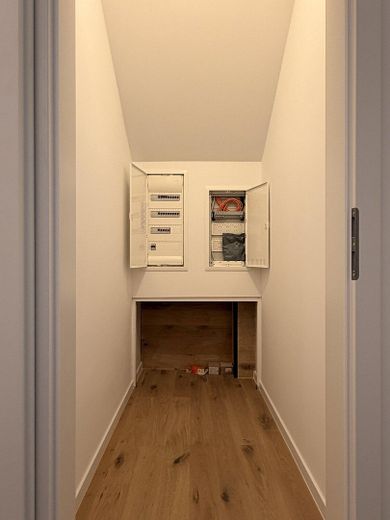 Klimatisierter hochwertiger Neubau mit Balkon und hohen Decken – Erstbezug – 18 Abstellraum