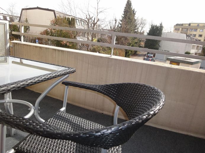 Freies möbliertes Apartment, Schwimmhalle, Sauna, S-Bahn München, von privat – Balkon