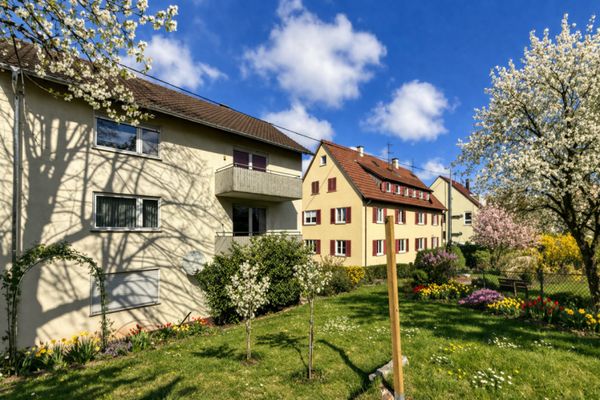 Vendesi appartamento mansardato di 3 locali con balcone esposto a sud e porzione di giardino