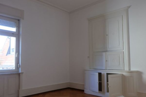 Festspielhaus yakınında görkemli 4 ila 5 odalı villa dairesi.