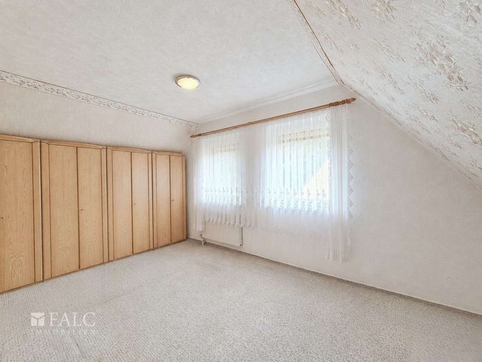 Charmante Doppelhaushälfte mit direktem Seeblick - FALC Immobilien – Schlafzimmer