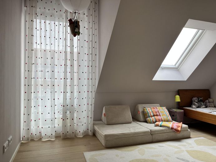 Großzügige Maisonettewohnung mit Hausgefühl – Kinderzimmer