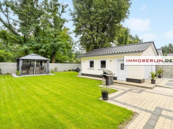 IMMOBERLIN.DE - Topowy stan! Wymarzony dom z tarasem od południa, słonecznym ogrodem i pompą ciepła geotermalną – Photo 1