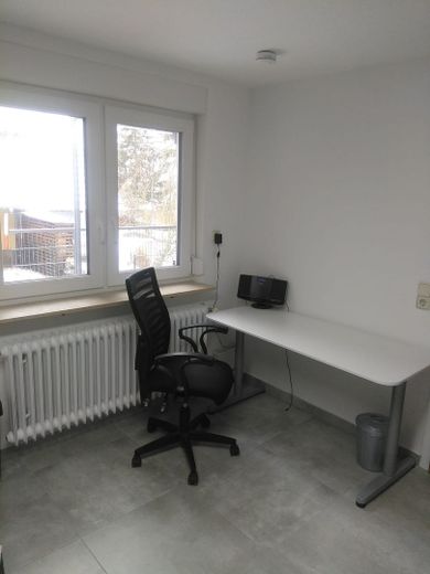 (105-02) möbeliertes 1 Zimmer in 2 er WG (Küche-Dusche-WC) in ruhiger Lage – Foto 5