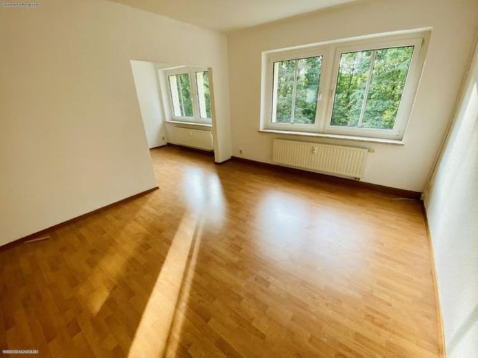 Wohnen am Stadtwald! Idyllisch gelegene 3 Zimmer Wohnung mit PKW Stellplatz – Foto 1