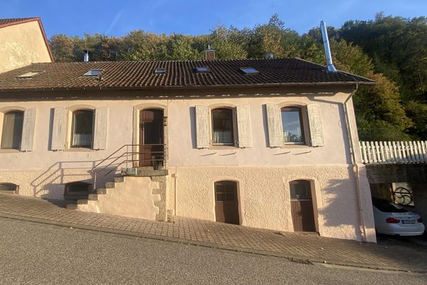 Casa bifamiliare in posizione unica a Falkenstein, nel circondario del Donnersberg, in vendita