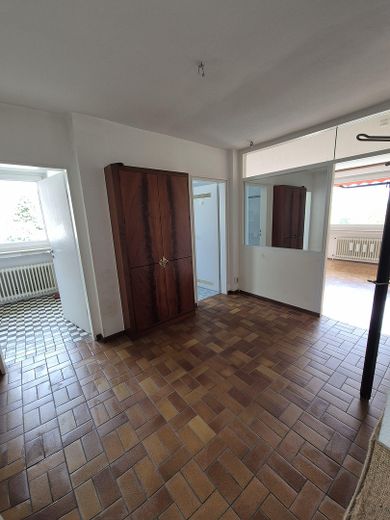 Sonnige Maisonettewohnung – Flur vom Eingang her