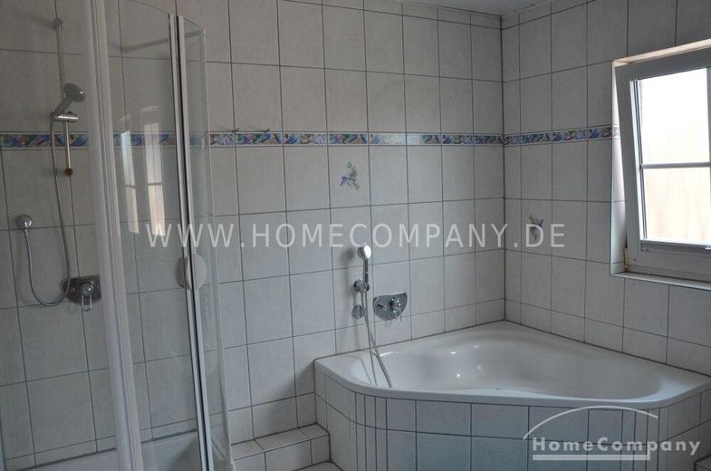Großes Haus, möbliert, 6 Zimmer, Terrasse /Garten, Balkon, geeignet für bis zu 6 bis 8 Personen. – c280ef9bd0e0e3bd03dc78f5842c14549d53e18e.jpg
