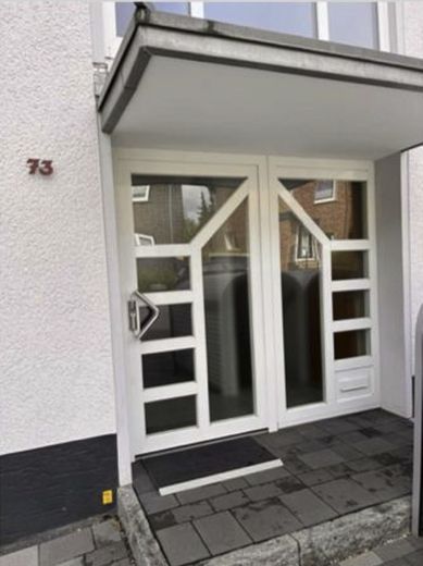 Exklusive 3,5-Raum-DG-Wohnung mit EBK, Klima nähe Marienhospital – Haustür