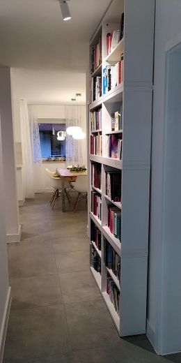 PF-Friedenstraße: curato appartamento di 3,5 locali con balcone, tranquilla posizione nel verde - SENZA PROVVIGIONE – Blick Flur in Essbereich