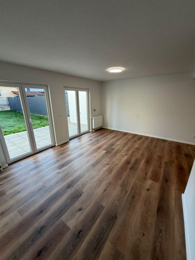 Riedstadt-Erfelden. Casa a schiera centrale con giardino – Foto 1