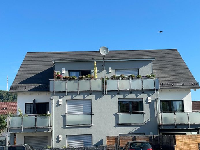 Luxuriöse 4-Zimmer-Wohnung Tegernheim, Barrierefrei mit Aufzug – Hausansicht
