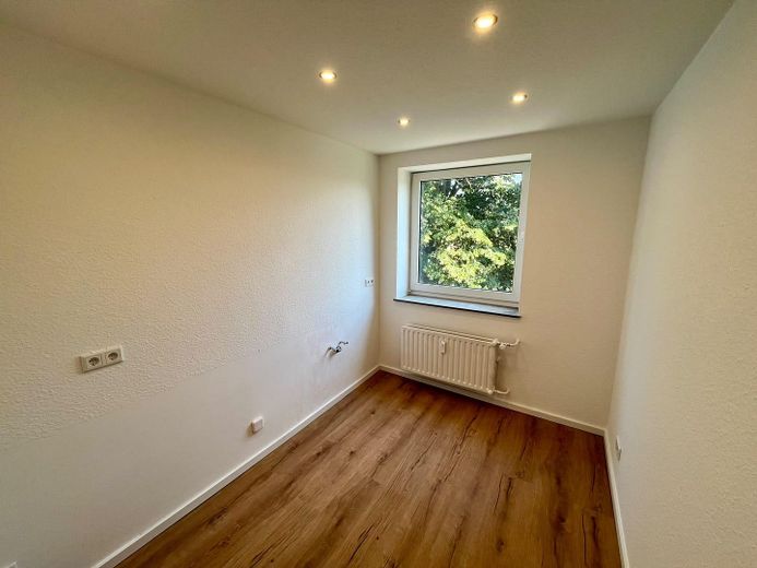 Recién renovado y sin comisión – soleado piso con balcón orientado al sur en Sulingen – Foto 4